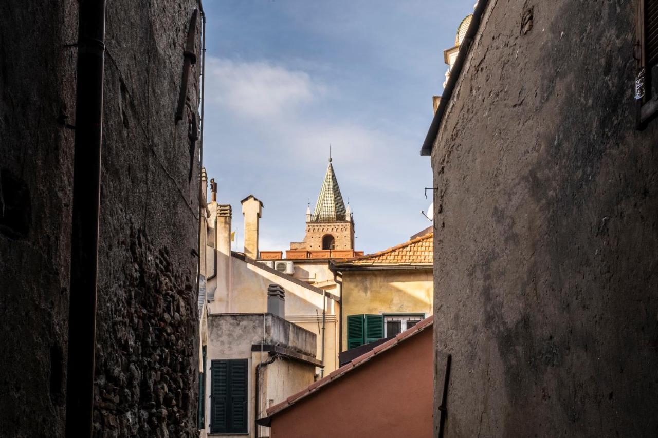 Archivolto del Teatro, 3 Albenga Exterior foto